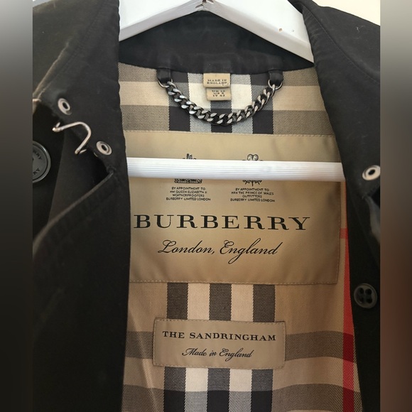Burberry black sandrigham trench- medium length. - Picture 6 of 13
